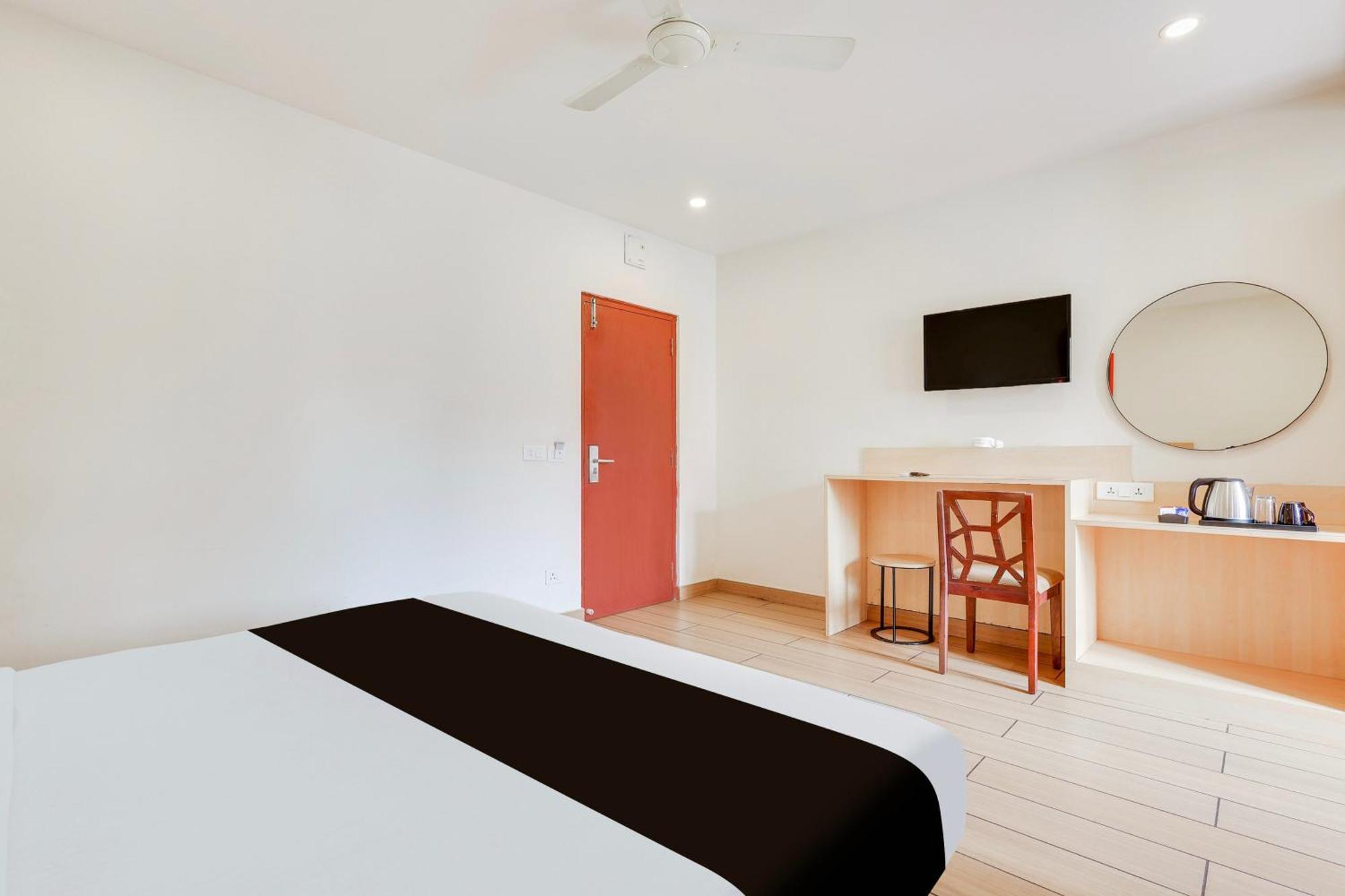 Super Townhouse Visakhapatnam Hotel Екстериор снимка